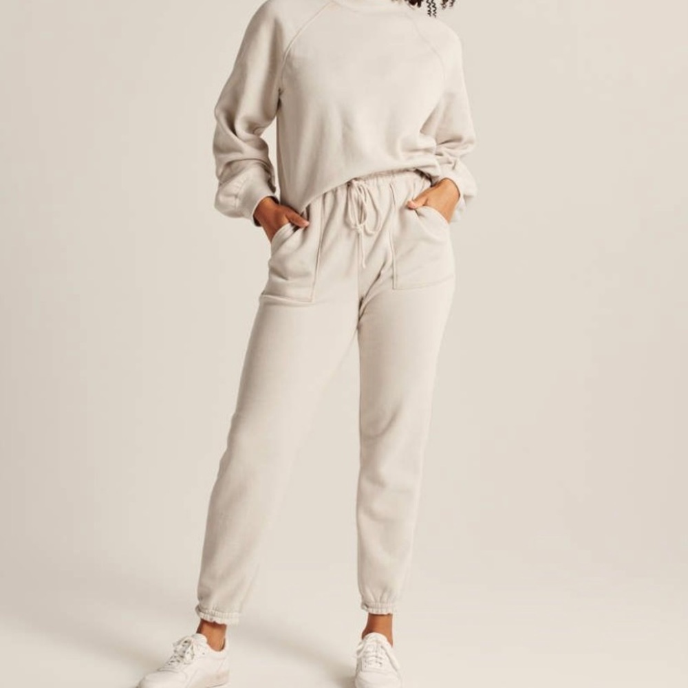 Abercrombie & Fitch Ruffle-Waist Classic Sweatpants Cream Size Medium